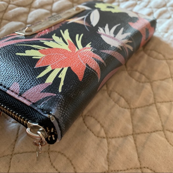 Guess floral print leather wallet - Picture 6 of 12
